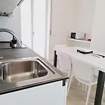 Re Lear Expo Апартаменты