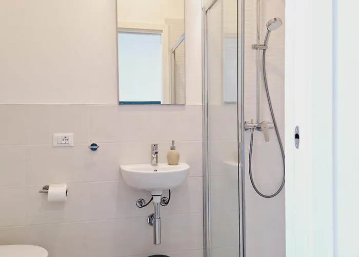 Re Lear Expo Apartment