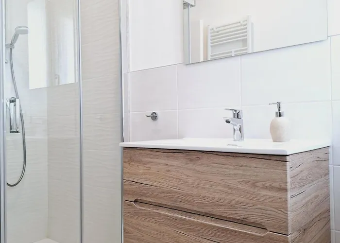 Re Lear Expo Apartment