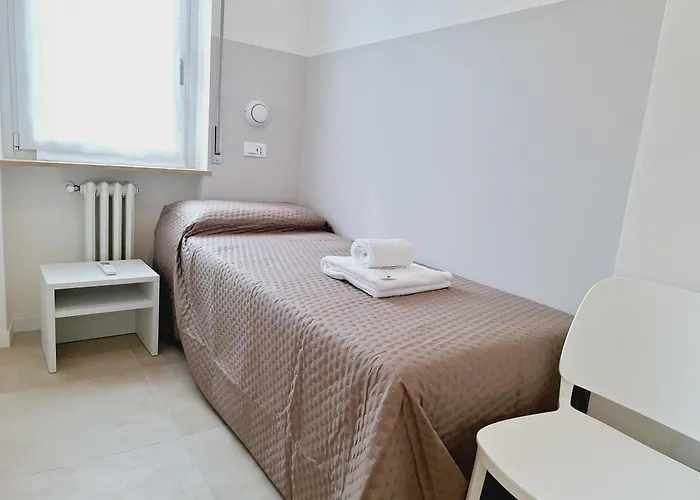 Re Lear Expo Apartment