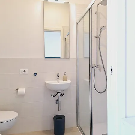 Re Lear Expo דירה