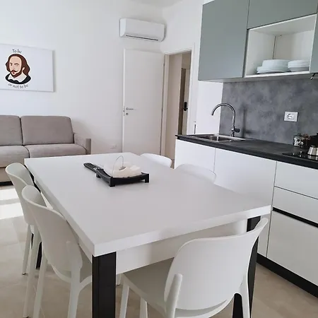 Re Lear Expo דירה